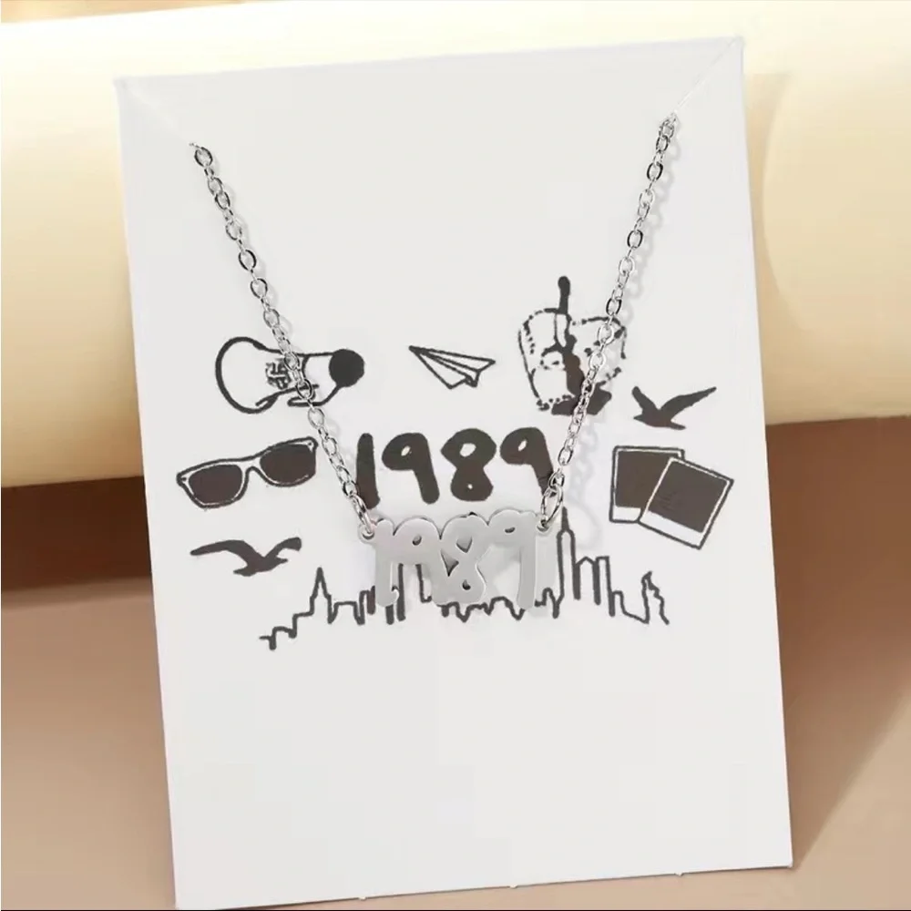 NWT 1989 stainless steel silver tone necklace new NWT eras swifie
